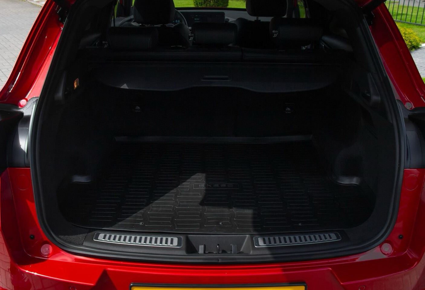 Аренда exeed lx комфорт класса 2024 года в городе Москва от 3992 руб./сутки, передний привод, двигатель: бензин, объем 1.5 литров, ОСАГО (Мультидрайв), без водителя, недорого, вид 8 - RentRide