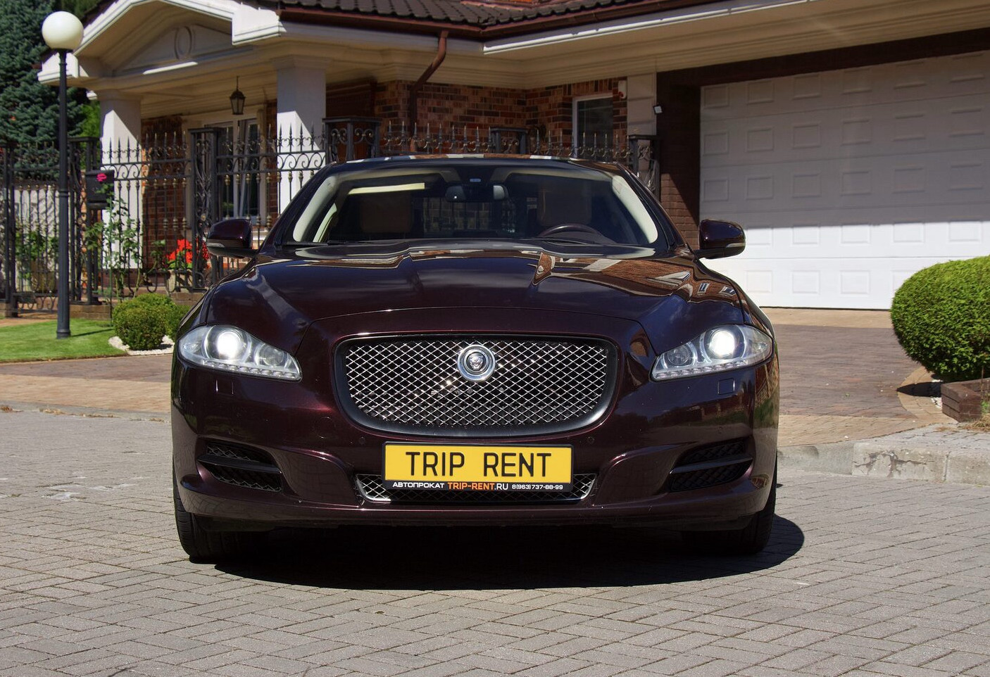 Аренда jaguar xj бизнес класса 2012 года в городе Москва от 5192 руб./сутки, задний привод, двигатель: бензин, объем 3 литра, ОСАГО (Мультидрайв), без водителя, недорого, вид 2 - RentRide