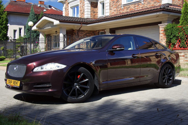Прокат авто jaguar xj бизнес класса 2012 года в городе Калининград от 5192 руб./сутки, задний привод, двигатель: бензин, объем 3 литра, ОСАГО (Мультидрайв), без водителя, недорого - RentRide