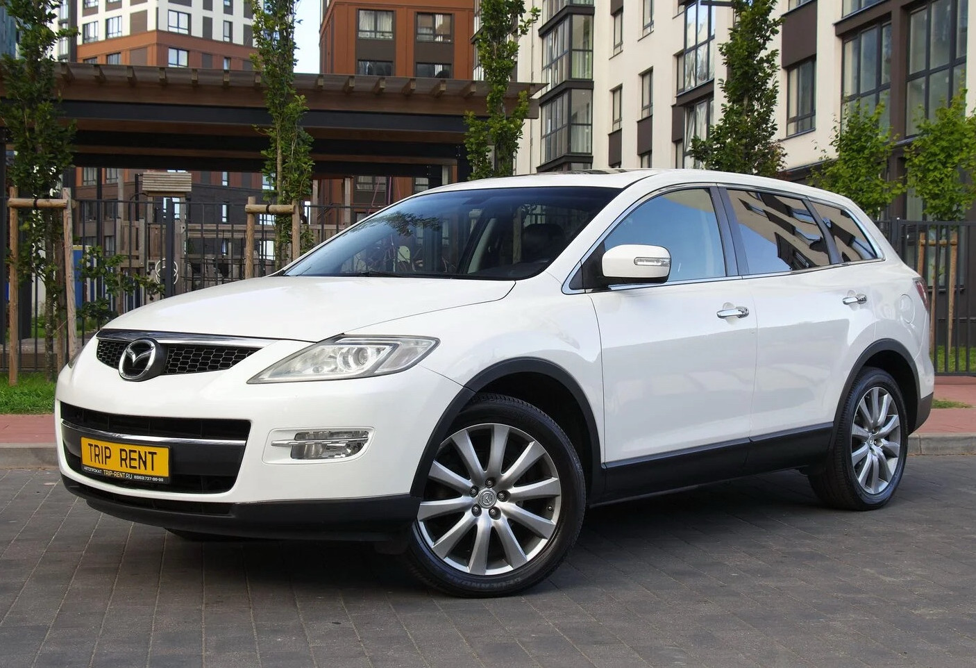 Аренда mazda cx-9 эконом класса 2008 года в городе Москва от 3992 руб./сутки, полный привод, двигатель: бензин, объем 3.7 литров, ОСАГО (Мультидрайв), без водителя, недорого - RentRide