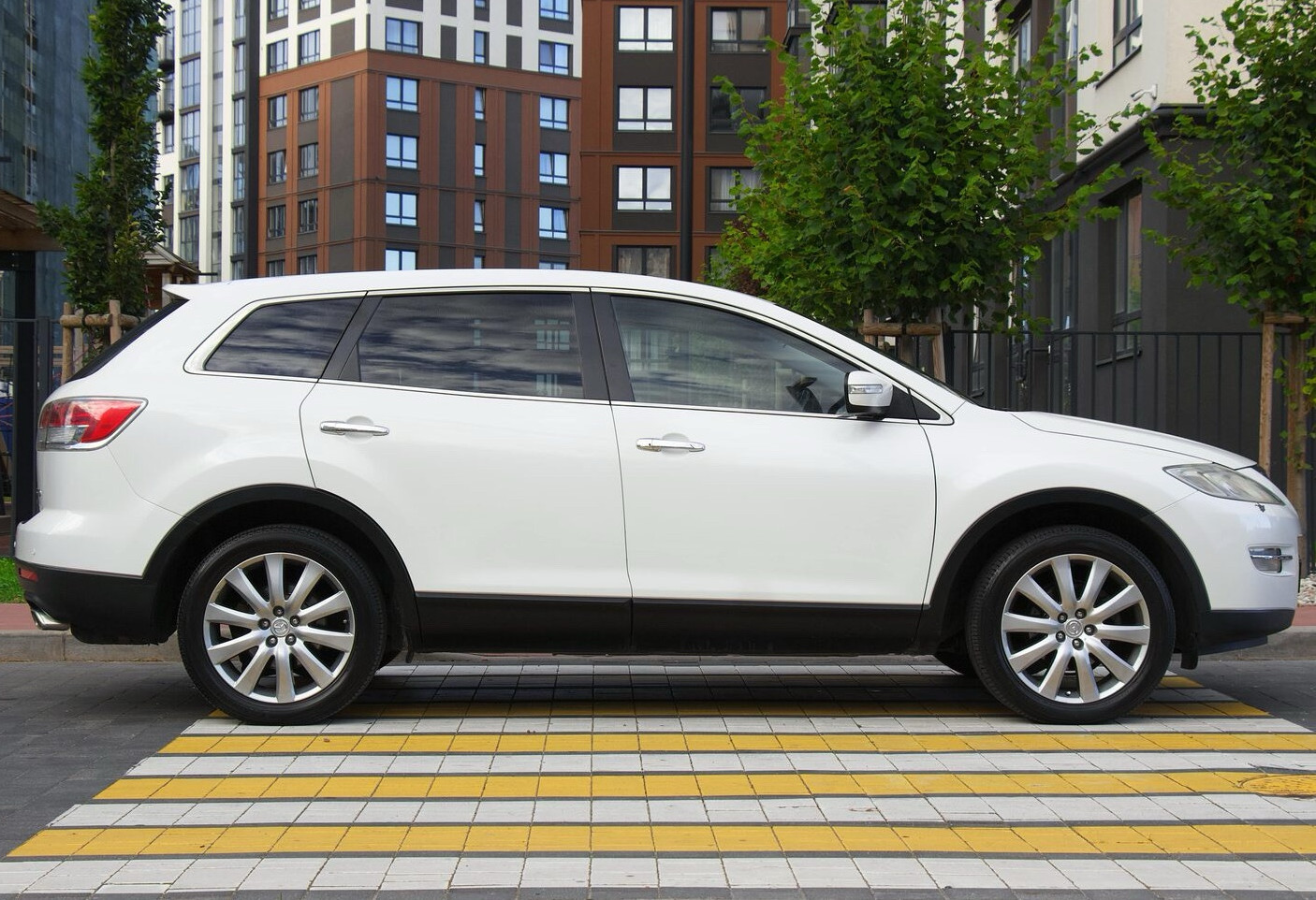 Аренда mazda cx-9 эконом класса 2008 года в городе Москва от 3992 руб./сутки, полный привод, двигатель: бензин, объем 3.7 литров, ОСАГО (Мультидрайв), без водителя, недорого, вид 4 - RentRide