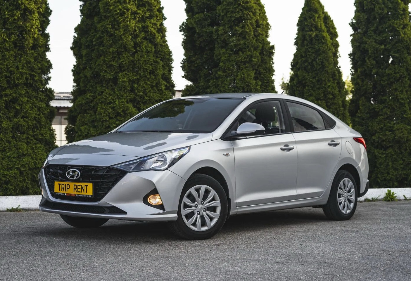 Аренда hyundai solaris эконом класса 2022 года в городе Москва от 2792 руб./сутки, передний привод, двигатель: бензин, объем 1.6 литров, ОСАГО (Мультидрайв), без водителя, недорого - RentRide