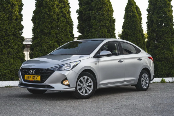 Прокат авто hyundai solaris эконом класса 2022 года в городе Калининград от 2792 руб./сутки, передний привод, двигатель: бензин, объем 1.6 литров, ОСАГО (Мультидрайв), без водителя, недорого - RentRide