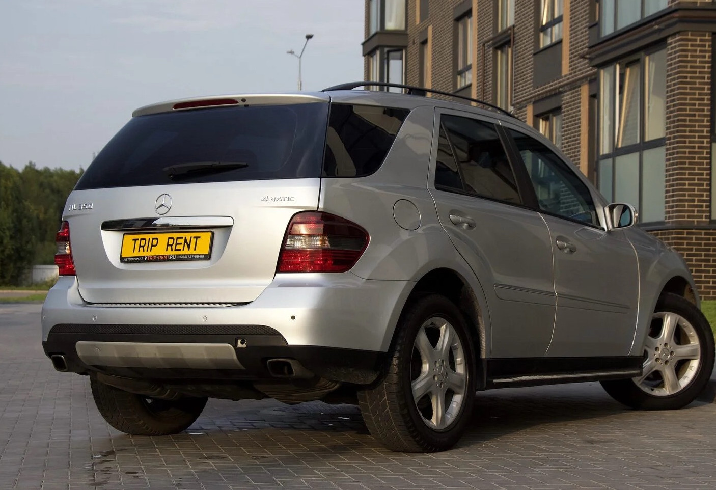 Аренда mercedes-benz m-klass комфорт класса 2008 года в городе Москва от 4632 руб./сутки, полный привод, двигатель: бензин, объем 3.5 литров, ОСАГО (Мультидрайв), без водителя, недорого, вид 8 - RentRide
