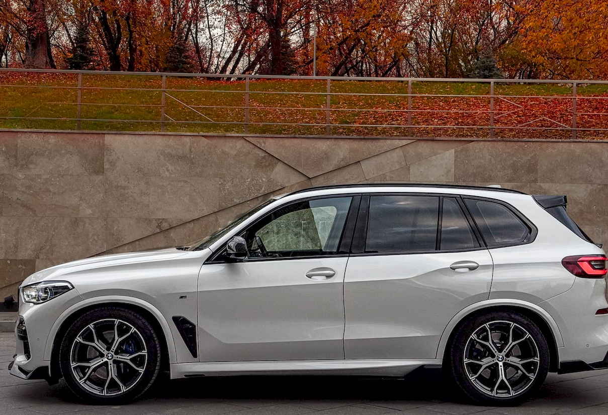 Аренда bmw x5 премиум класса 2021 года в городе Москва Филатов луг от 16000 руб./сутки, полный привод, двигатель: бензин, объем 3 литра, каско (Мультидрайв), ОСАГО (Мультидрайв), без водителя, недорого, вид 13 - RentRide