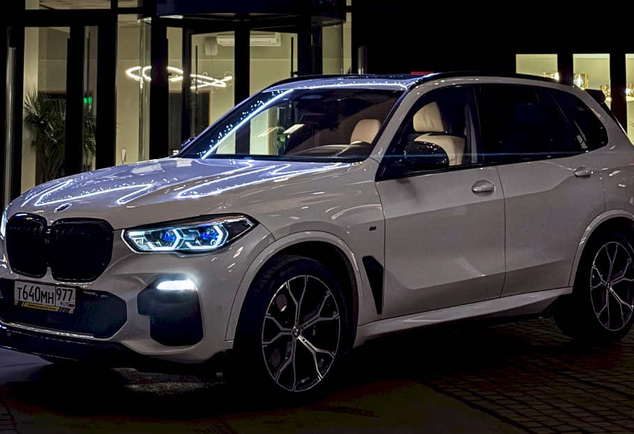 Аренда bmw x5 премиум класса 2021 года в городе Москва Филатов луг от 16000 руб./сутки, полный привод, двигатель: бензин, объем 3 литра, каско (Мультидрайв), ОСАГО (Мультидрайв), без водителя, недорого, вид 3 - RentRide