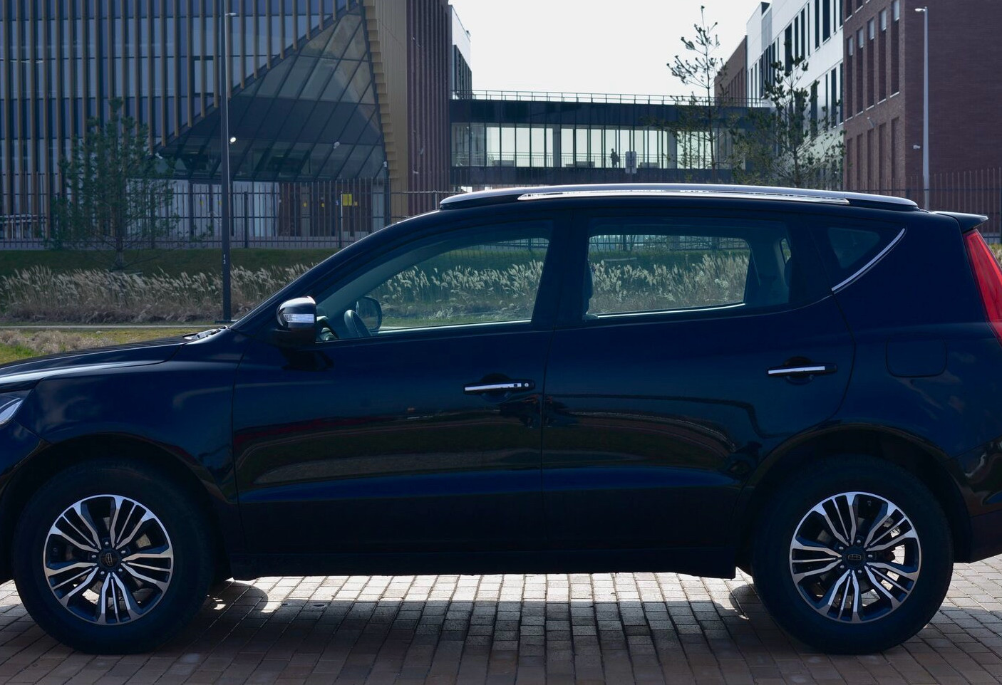 Аренда geely emgrand-x7 комфорт класса 2019 года в городе Москва от 2952 руб./сутки, передний привод, двигатель: бензин, объем 2 литра, ОСАГО (Мультидрайв), без водителя, недорого, вид 2 - RentRide