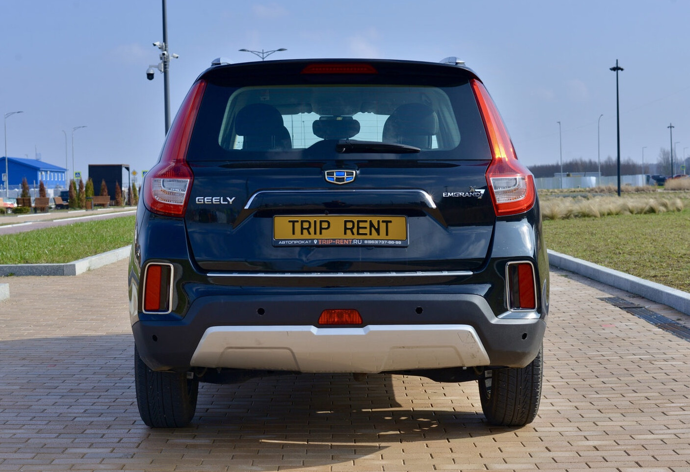 Аренда geely emgrand-x7 комфорт класса 2019 года в городе Москва от 2952 руб./сутки, передний привод, двигатель: бензин, объем 2 литра, ОСАГО (Мультидрайв), без водителя, недорого, вид 8 - RentRide