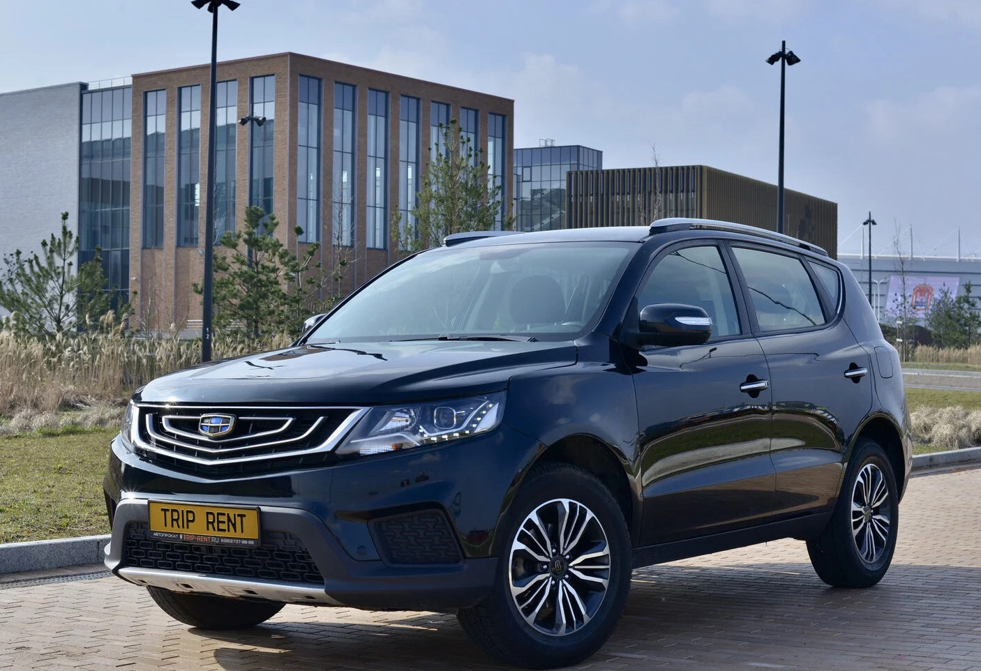 Аренда geely emgrand-x7 комфорт класса 2019 года в городе Москва от 2952 руб./сутки, передний привод, двигатель: бензин, объем 2 литра, ОСАГО (Мультидрайв), без водителя, недорого - RentRide