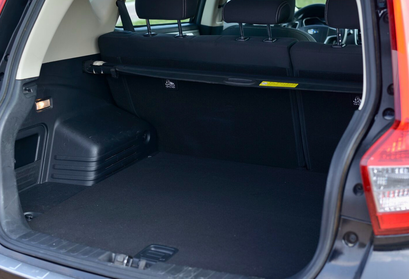 Аренда geely emgrand-x7 комфорт класса 2019 года в городе Москва от 2952 руб./сутки, передний привод, двигатель: бензин, объем 2 литра, ОСАГО (Мультидрайв), без водителя, недорого, вид 9 - RentRide