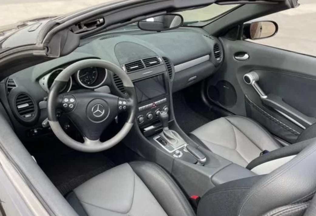 Аренда mercedes-benz slk-klass комфорт класса 2006 года в городе Москва от 3992 руб./сутки, передний привод, двигатель: бензин, объем 1.8 литров, ОСАГО (Мультидрайв), без водителя, недорого, вид 2 - RentRide