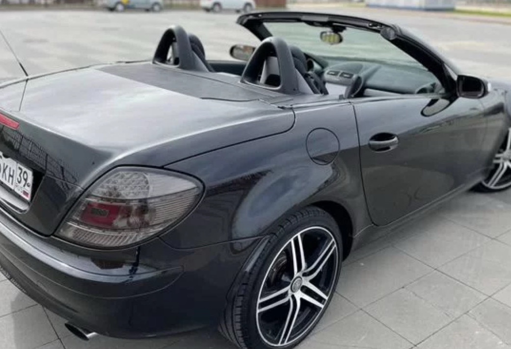 Аренда mercedes-benz slk-klass комфорт класса 2006 года в городе Москва от 3992 руб./сутки, передний привод, двигатель: бензин, объем 1.8 литров, ОСАГО (Мультидрайв), без водителя, недорого, вид 3 - RentRide