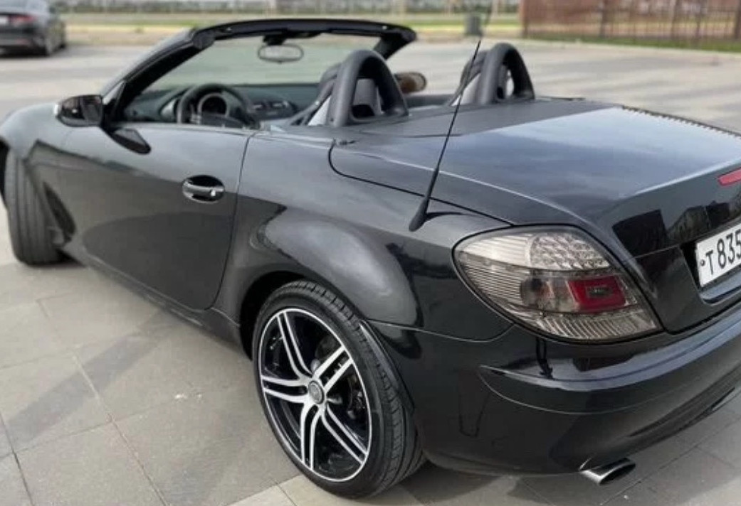 Аренда mercedes-benz slk-klass комфорт класса 2006 года в городе Москва от 3992 руб./сутки, передний привод, двигатель: бензин, объем 1.8 литров, ОСАГО (Мультидрайв), без водителя, недорого, вид 4 - RentRide