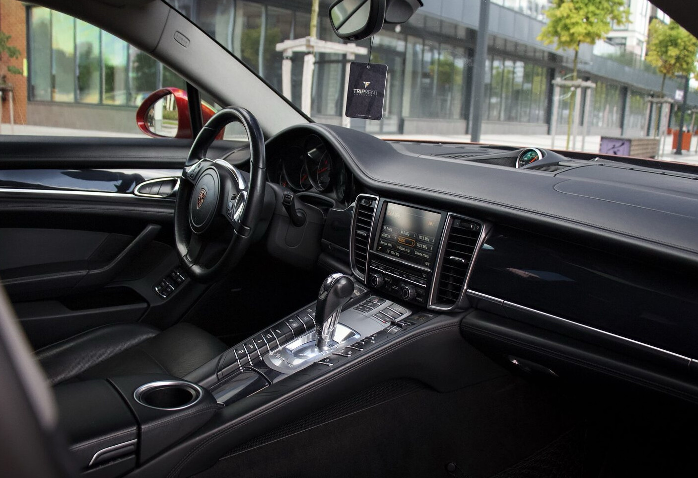 Аренда porsche panamera премиум класса 2014 года в городе Москва от 9592 руб./сутки, передний привод, двигатель: бензин, объем 3.6 литров, ОСАГО (Мультидрайв), без водителя, недорого, вид 10 - RentRide