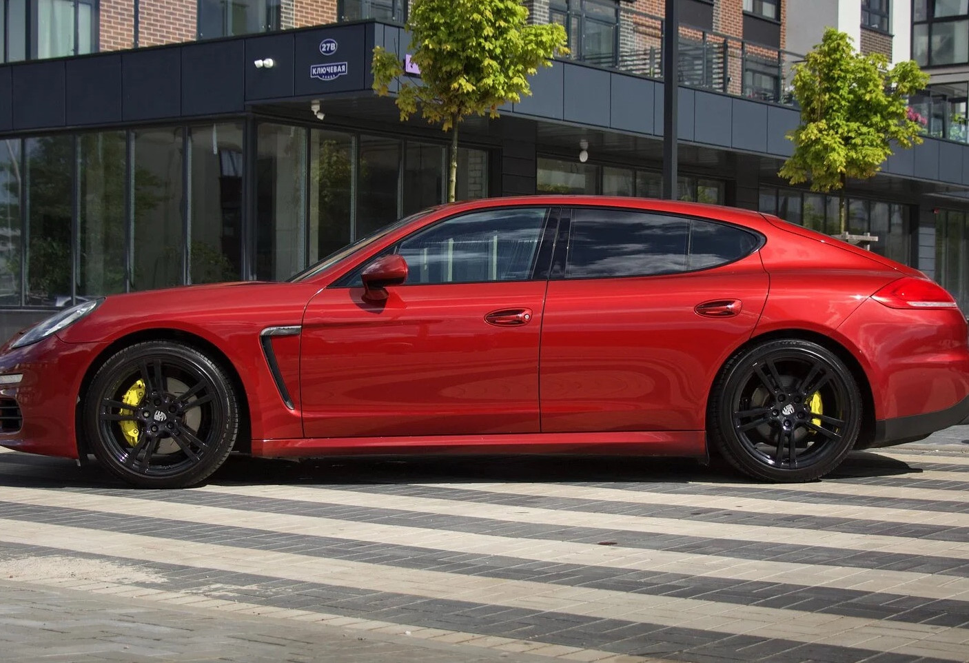 Аренда porsche panamera премиум класса 2014 года в городе Москва от 9592 руб./сутки, передний привод, двигатель: бензин, объем 3.6 литров, ОСАГО (Мультидрайв), без водителя, недорого, вид 4 - RentRide