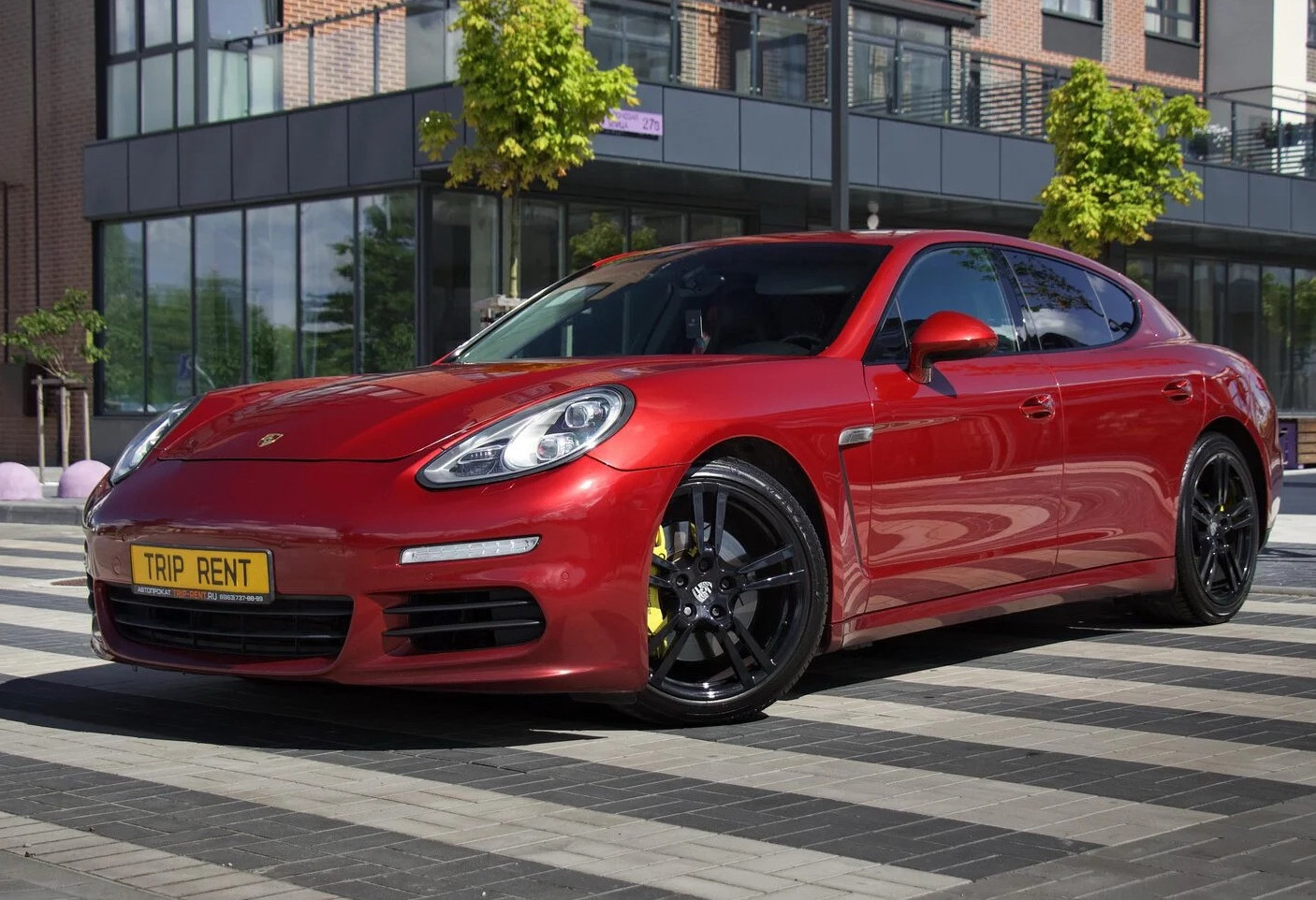 Аренда porsche panamera премиум класса 2014 года в городе Москва от 9592 руб./сутки, передний привод, двигатель: бензин, объем 3.6 литров, ОСАГО (Мультидрайв), без водителя, недорого - RentRide