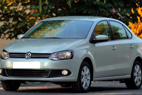 Прокат авто volkswagen polo эконом класса 2012 года в городе Калининград от 2392 руб./сутки, передний привод, двигатель: бензин, объем 1.6 литров, ОСАГО (Мультидрайв), без водителя, недорого - RentRide