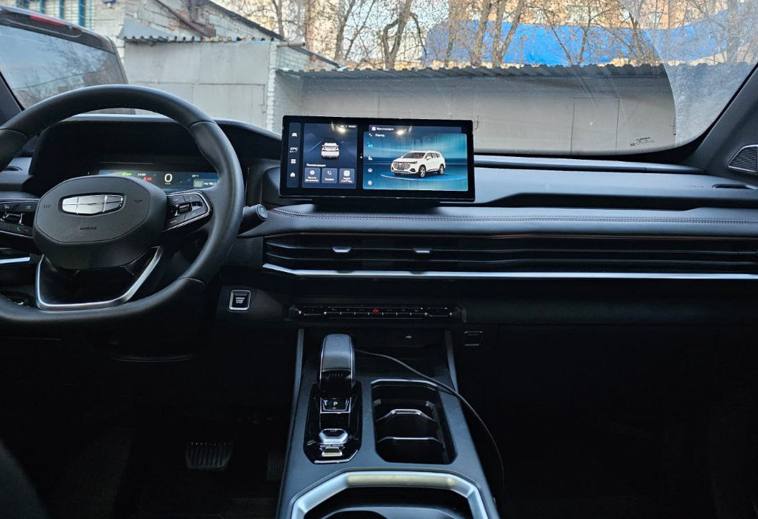 Аренда geely geely бизнес класса 2024 года в городе Москва Таганская от 7900 руб./сутки, передний привод, двигатель: бензин, объем 2 литра, каско (Мультидрайв), ОСАГО (Мультидрайв), без водителя, недорого, вид 3 - RentRide