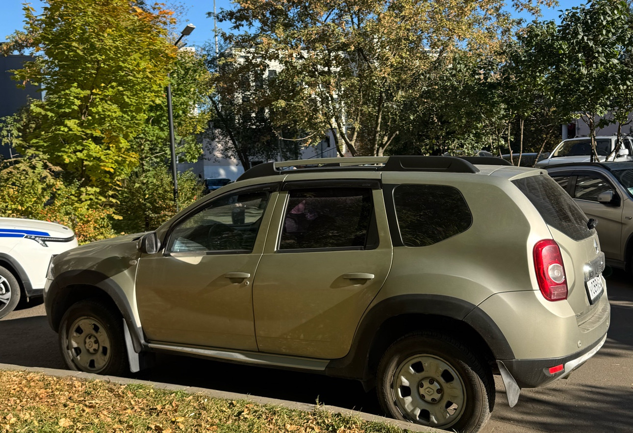 Аренда renault duster эконом класса 2012 года в городе Москва Бабушкинская от 2160 руб./сутки, полный привод, двигатель: бензин, объем 2 литра, ОСАГО (Впишу в полис), без водителя, недорого, вид 3 - RentRide