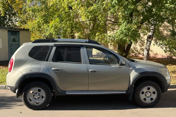 Прокат авто renault duster эконом класса 2012 года в городе Москва Бабушкинская от 2160 руб./сутки, полный привод, двигатель: бензин, объем 2 литра, ОСАГО (Впишу в полис), без водителя, недорого - RentRide