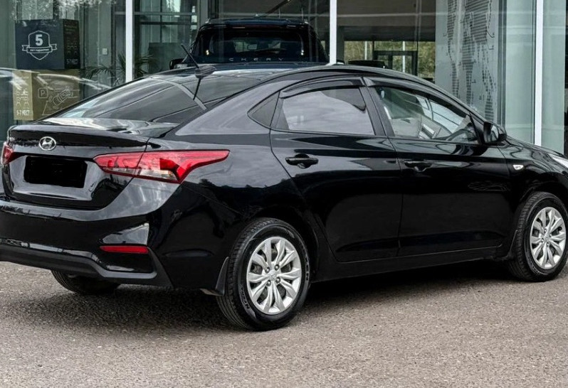 Аренда hyundai solaris 2018 года в городе Москва ВДНХ от 1790 руб./сутки, передний привод, двигатель: бензин, объем 1.6 литров, ОСАГО (Мультидрайв), без водителя, недорого, вид 3 - RentRide