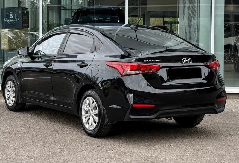 Аренда hyundai solaris 2018 года в городе Москва ВДНХ от 1790 руб./сутки, передний привод, двигатель: бензин, объем 1.6 литров, ОСАГО (Мультидрайв), без водителя, недорого, вид 4 - RentRide
