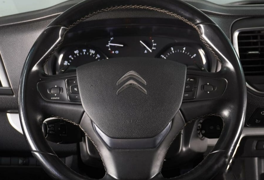 Аренда citroen spacetourer комфорт класса 2022 года в городе Москва Алексеевская от 5200 руб./сутки, передний привод, двигатель: дизель, объем 2 литра, каско (Мультидрайв), ОСАГО (Мультидрайв), без водителя, недорого, вид 6 - RentRide