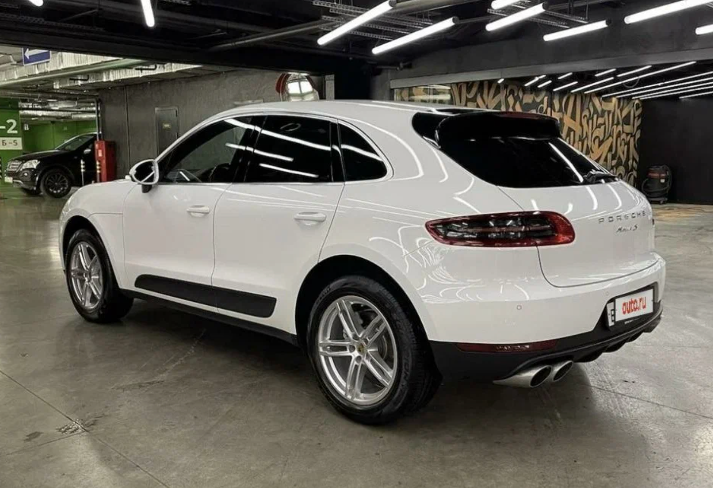 Аренда porsche macan премиум класса 2016 года в городе Москва от 10000 руб./сутки, полный привод, двигатель: бензин, объем 3 литра, ОСАГО (Впишу в полис), без водителя, недорого, вид 4 - RentRide