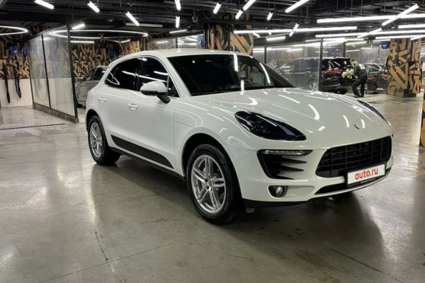 Прокат авто porsche macan премиум класса 2016 года в городе Москва от 10000 руб./сутки, полный привод, двигатель: бензин, объем 3 литра, ОСАГО (Впишу в полис), без водителя, недорого - RentRide