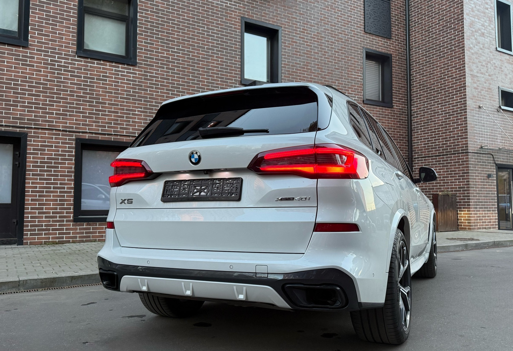 Аренда bmw x5 бизнес класса 2021 года в городе Москва Улица 1905 года от 15000 руб./сутки, полный привод, двигатель: бензин, объем 3 литра, ОСАГО (Мультидрайв), без водителя, недорого, вид 4 - RentRide