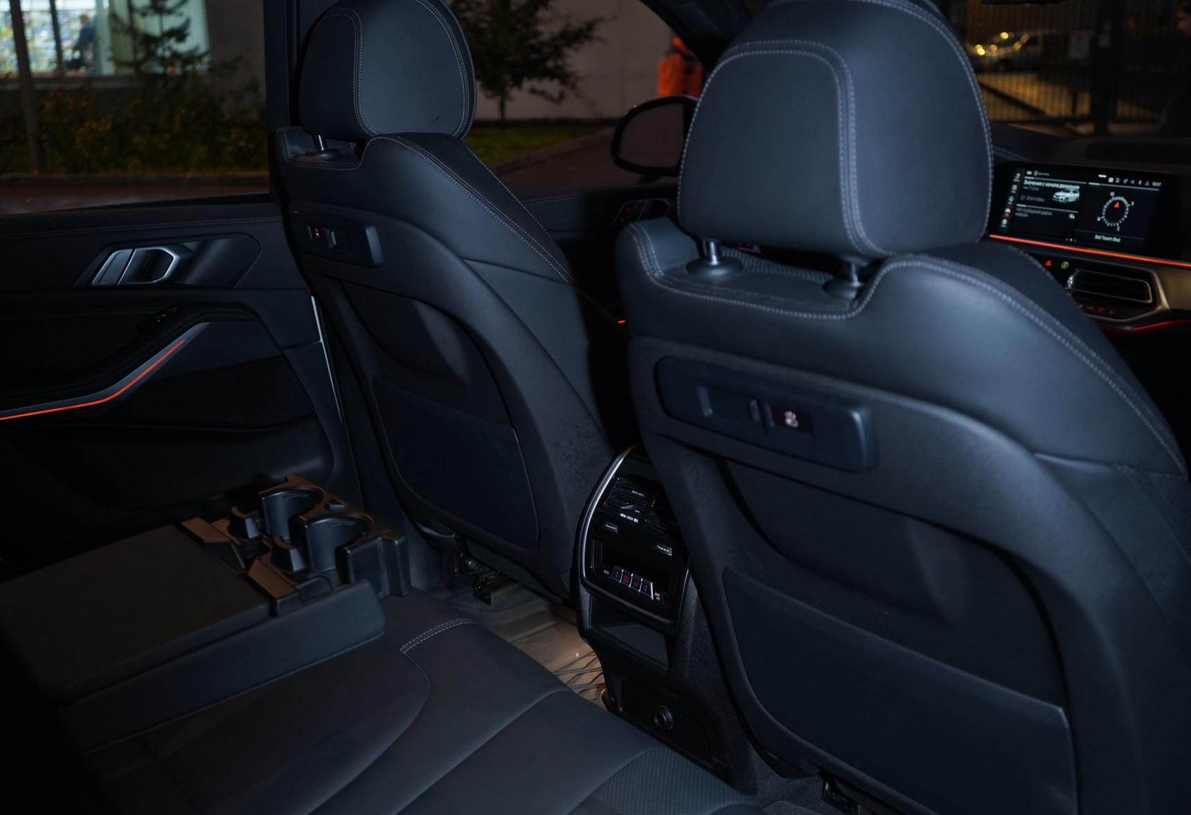 Аренда bmw x5 бизнес класса 2021 года в городе Москва Улица 1905 года от 15000 руб./сутки, полный привод, двигатель: бензин, объем 3 литра, ОСАГО (Мультидрайв), без водителя, недорого, вид 10 - RentRide