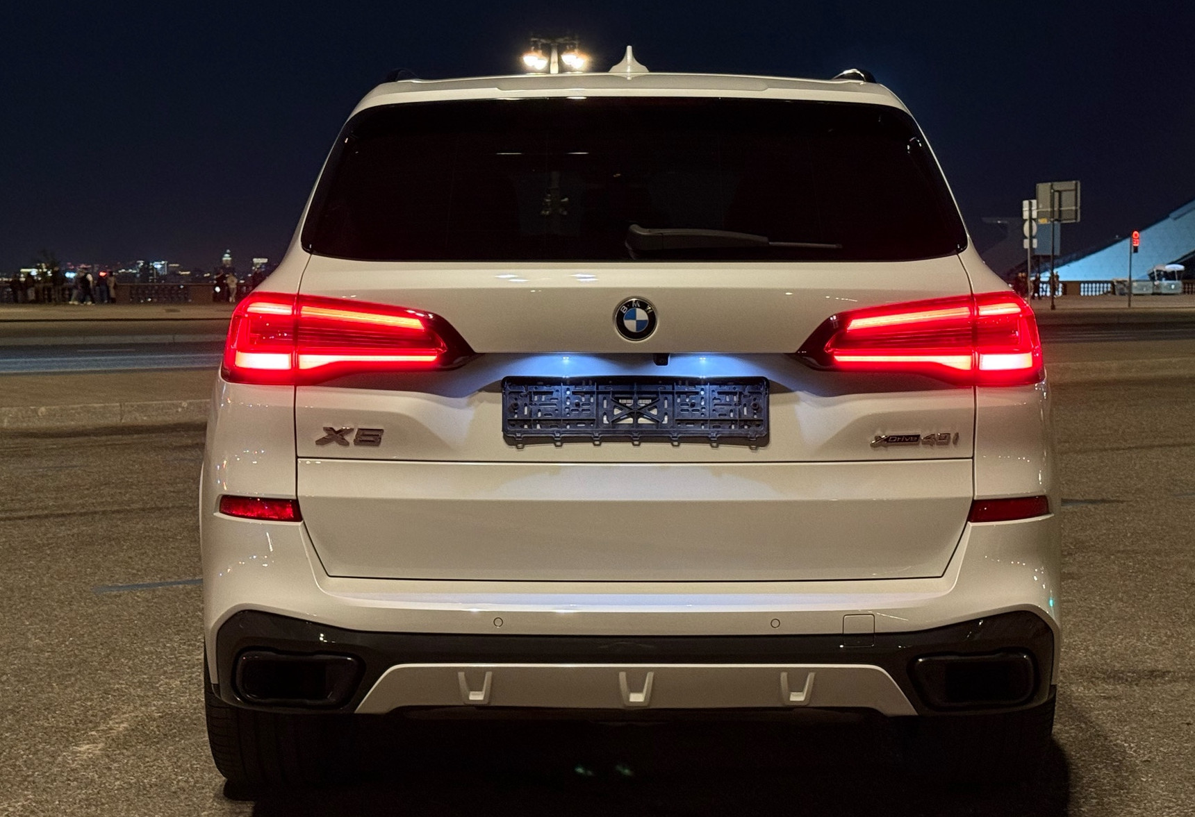 Аренда bmw x5 бизнес класса 2021 года в городе Москва Улица 1905 года от 15000 руб./сутки, полный привод, двигатель: бензин, объем 3 литра, ОСАГО (Мультидрайв), без водителя, недорого, вид 3 - RentRide