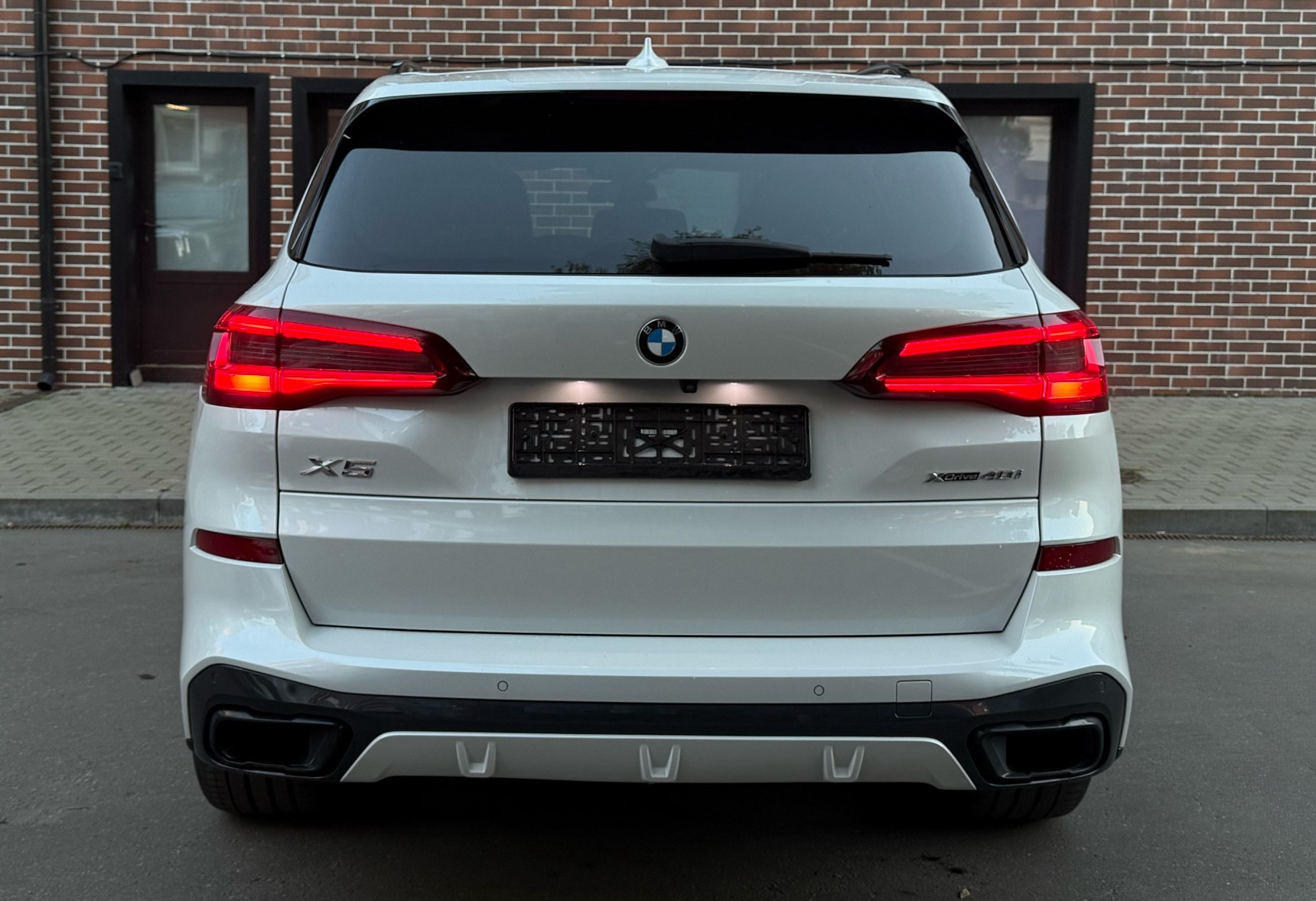 Аренда bmw x5 бизнес класса 2021 года в городе Москва Улица 1905 года от 15000 руб./сутки, полный привод, двигатель: бензин, объем 3 литра, ОСАГО (Мультидрайв), без водителя, недорого, вид 5 - RentRide