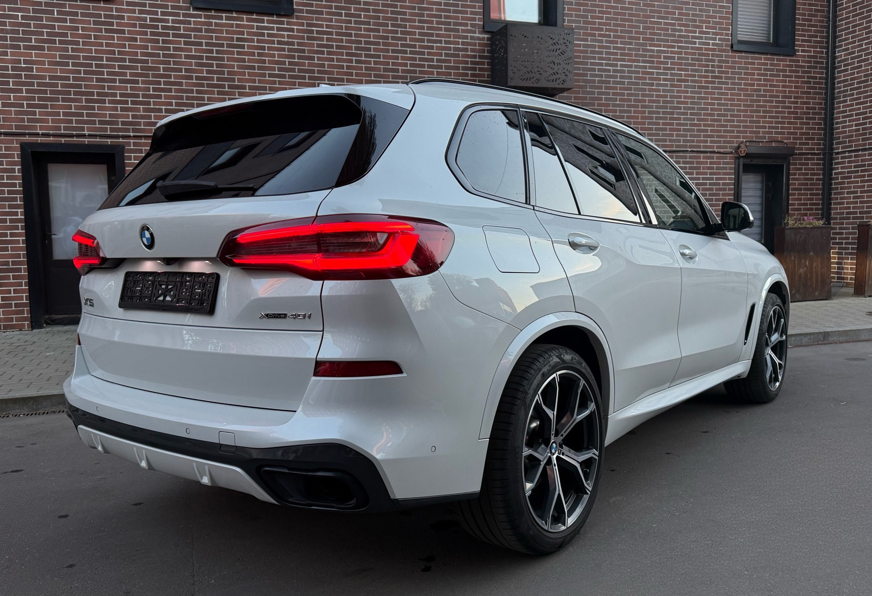 Аренда bmw x5 бизнес класса 2021 года в городе Москва Улица 1905 года от 15000 руб./сутки, полный привод, двигатель: бензин, объем 3 литра, ОСАГО (Мультидрайв), без водителя, недорого, вид 2 - RentRide