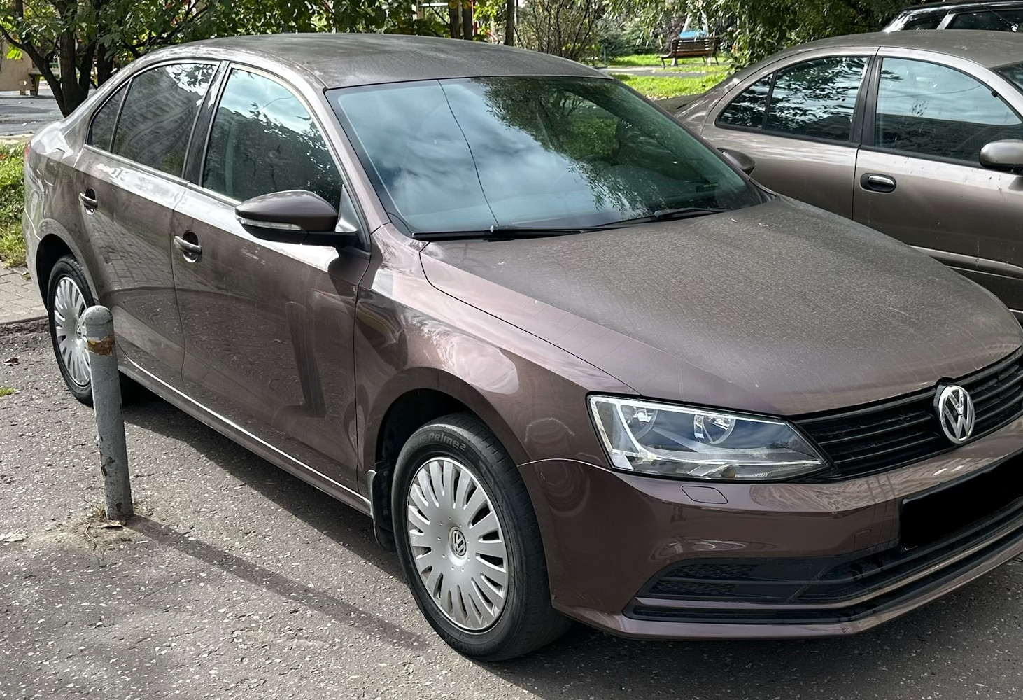 Аренда volkswagen jetta эконом класса 2014 года в городе Москва от 2500 руб./сутки, передний привод, двигатель: бензин, объем 1.6 литров, ОСАГО (Впишу в полис), без водителя, недорого - RentRide