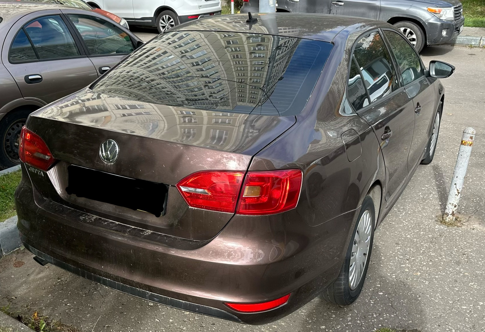 Аренда volkswagen jetta эконом класса 2014 года в городе Москва от 2500 руб./сутки, передний привод, двигатель: бензин, объем 1.6 литров, ОСАГО (Впишу в полис), без водителя, недорого, вид 2 - RentRide