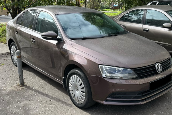 Прокат авто volkswagen jetta эконом класса 2014 года в городе Химки от 2500 руб./сутки, передний привод, двигатель: бензин, объем 1.6 литров, ОСАГО (Впишу в полис), без водителя, недорого - RentRide