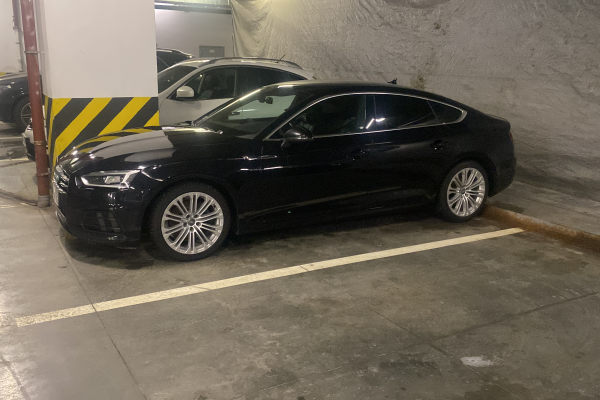 Прокат авто audi a5 бизнес класса 2019 года в городе Москва от 6400 руб./сутки, передний привод, двигатель: бензин, объем 2 литра, без водителя, недорого - RentRide