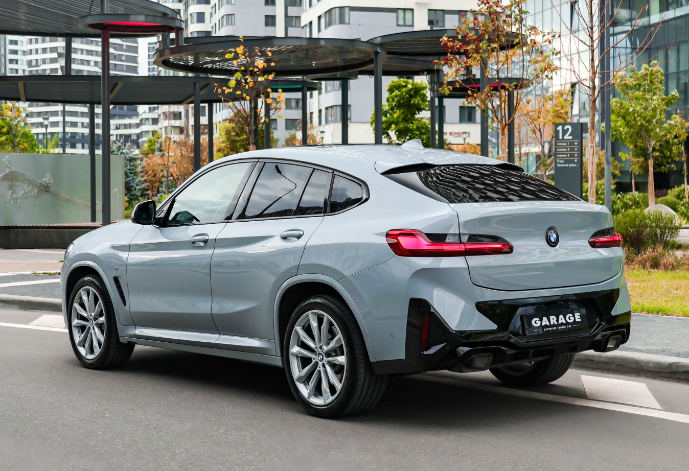 Аренда bmw x4 бизнес класса 2021 года в городе Москва Авиамоторная от 12720 руб./сутки, полный привод, двигатель: дизель, объем 3 литра, каско (Мультидрайв), ОСАГО (Мультидрайв), без водителя, недорого, вид 3 - RentRide