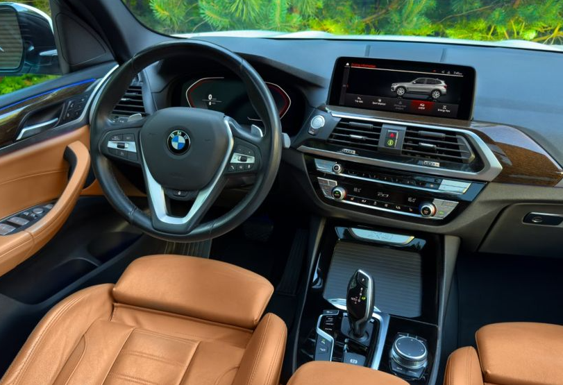 Аренда bmw x3 бизнес класса 2021 года в городе Москва от 6392 руб./сутки, полный привод, двигатель: бензин, объем 2100 литров, ОСАГО (Мультидрайв), без водителя, недорого, вид 4 - RentRide