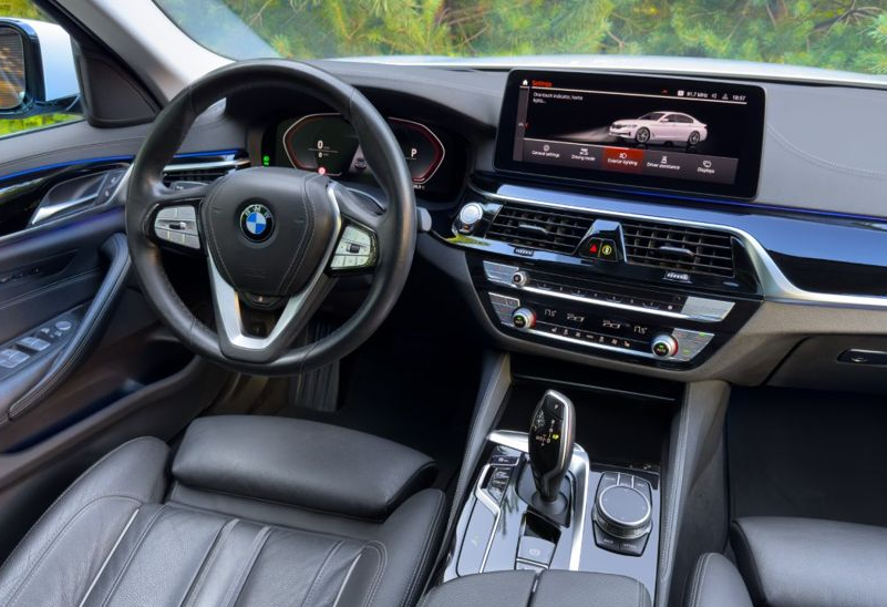 Аренда bmw 5-serii бизнес класса 2022 года в городе Москва от 6792 руб./сутки, задний привод, двигатель: бензин, объем 2000 литров, ОСАГО (Мультидрайв), без водителя, недорого, вид 4 - RentRide