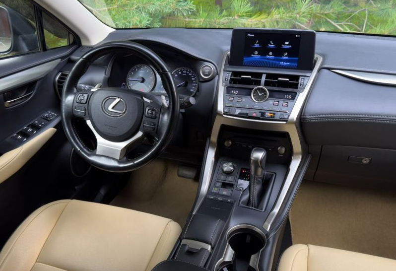 Аренда lexus nx бизнес класса 2020 года в городе Москва от 6792 руб./сутки, полный привод, двигатель: бензин, объем 1987 литров, ОСАГО (Мультидрайв), без водителя, недорого, вид 4 - RentRide
