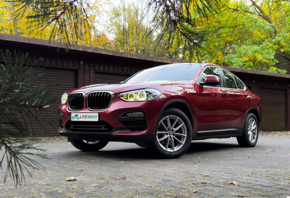 Аренда bmw x4 стандарт класса 2020 года в городе Москва от 4990 руб./сутки, полный привод, двигатель: бензин, объем 2 литра, каско (Впишу в полис), ОСАГО (Мультидрайв), без водителя, недорого - RentRide