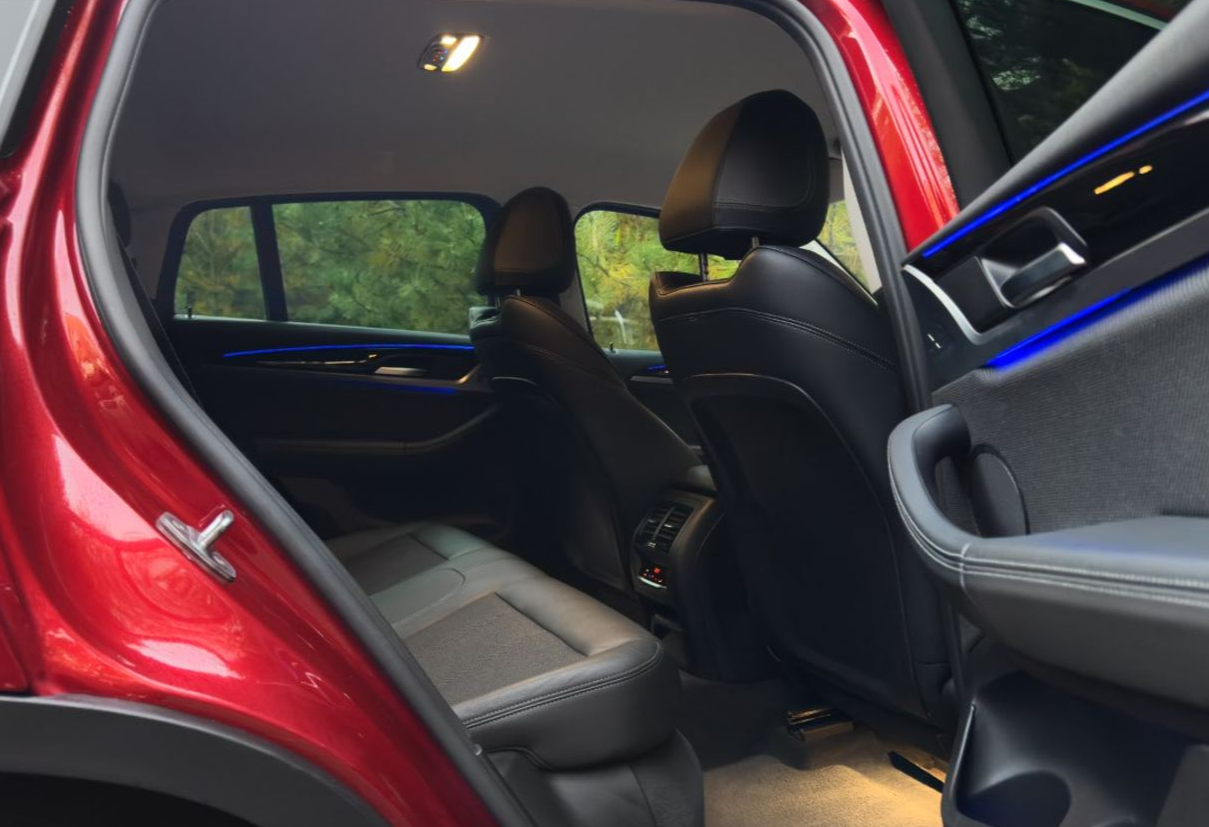 Аренда bmw x4 стандарт класса 2020 года в городе Москва от 4990 руб./сутки, полный привод, двигатель: бензин, объем 2 литра, каско (Впишу в полис), ОСАГО (Мультидрайв), без водителя, недорого, вид 4 - RentRide