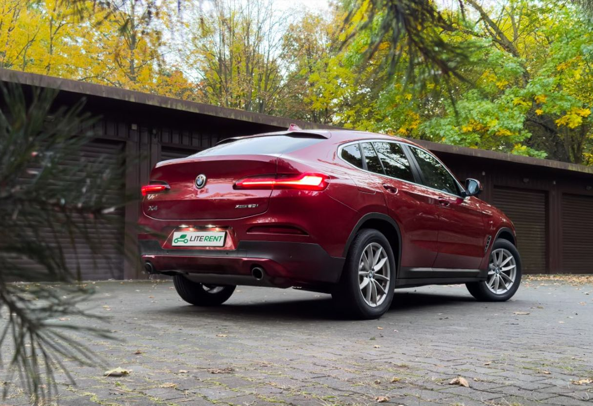 Аренда bmw x4 стандарт класса 2020 года в городе Москва от 4990 руб./сутки, полный привод, двигатель: бензин, объем 2 литра, каско (Впишу в полис), ОСАГО (Мультидрайв), без водителя, недорого, вид 2 - RentRide