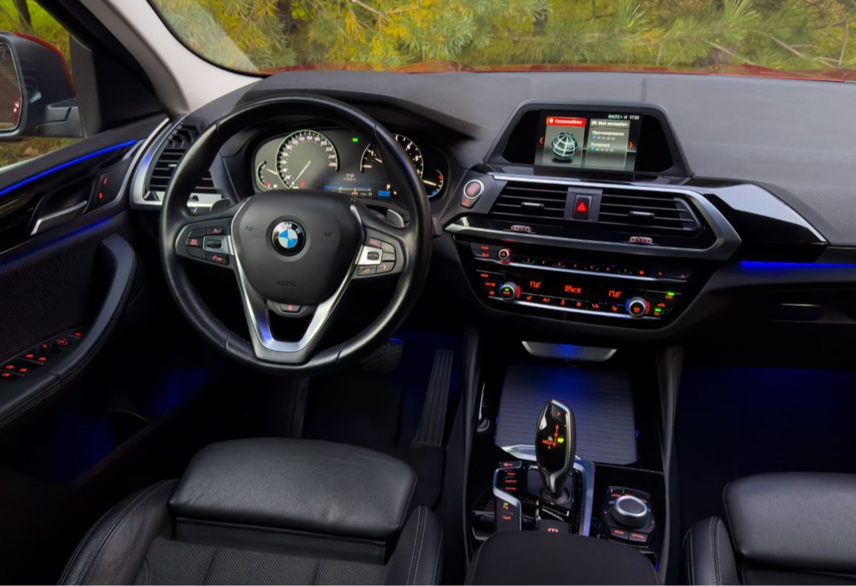 Аренда bmw x4 стандарт класса 2020 года в городе Москва от 4990 руб./сутки, полный привод, двигатель: бензин, объем 2 литра, каско (Впишу в полис), ОСАГО (Мультидрайв), без водителя, недорого, вид 3 - RentRide