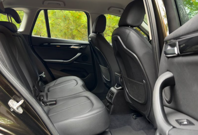 Аренда bmw x1 стандарт класса 2018 года в городе Москва от 3990 руб./сутки, передний привод, двигатель: бензин, объем 1.5 литров, каско (Впишу в полис), ОСАГО (Мультидрайв), без водителя, недорого, вид 4 - RentRide