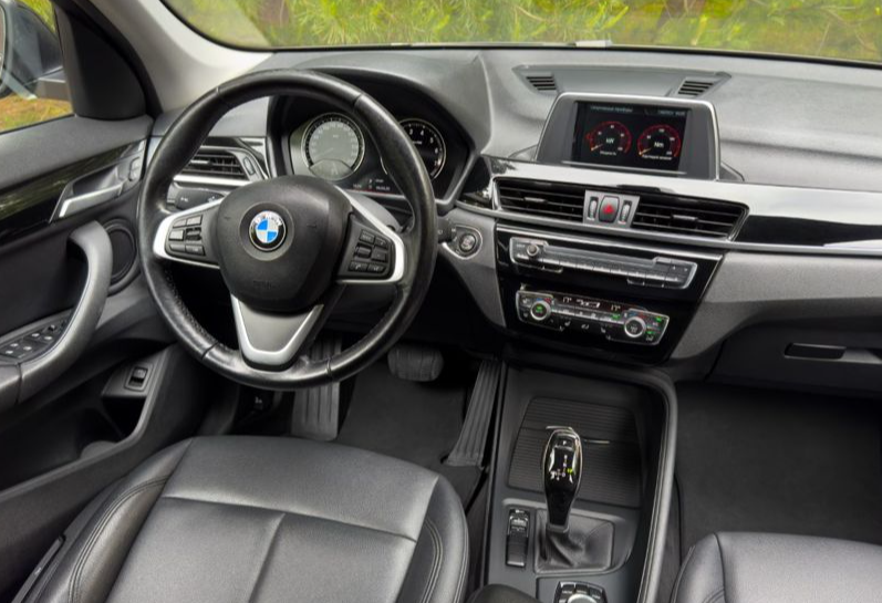 Аренда bmw x1 стандарт класса 2018 года в городе Москва от 3990 руб./сутки, передний привод, двигатель: бензин, объем 1.5 литров, каско (Впишу в полис), ОСАГО (Мультидрайв), без водителя, недорого, вид 3 - RentRide