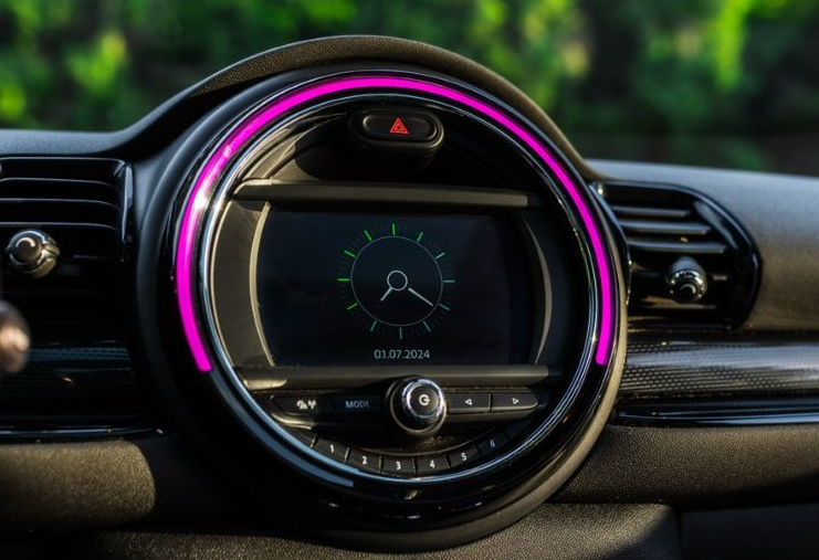 Аренда mini cooper-clubman комфорт класса 2018 года в городе Москва от 4632 руб./сутки, передний привод, двигатель: бензин, объем 102 литра, ОСАГО (Мультидрайв), без водителя, недорого, вид 5 - RentRide