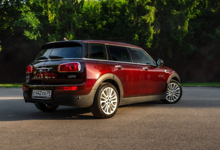 Аренда mini cooper-clubman комфорт класса 2018 года в городе Москва от 4632 руб./сутки, передний привод, двигатель: бензин, объем 102 литра, ОСАГО (Мультидрайв), без водителя, недорого, вид 2 - RentRide